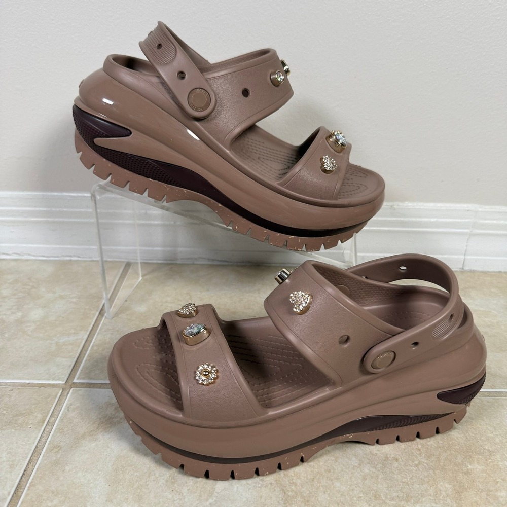 Crocs Mega Crush Sandal Womens 6 Brown Platform Rhinestone Heart Jibbitz 207989